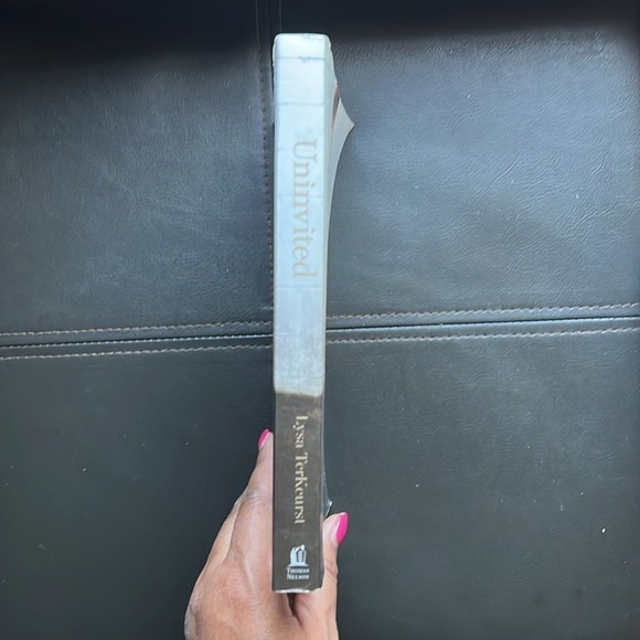 Uninvited by Lysa TerKeurst NY Times Bestseller - Picture 4 of 4